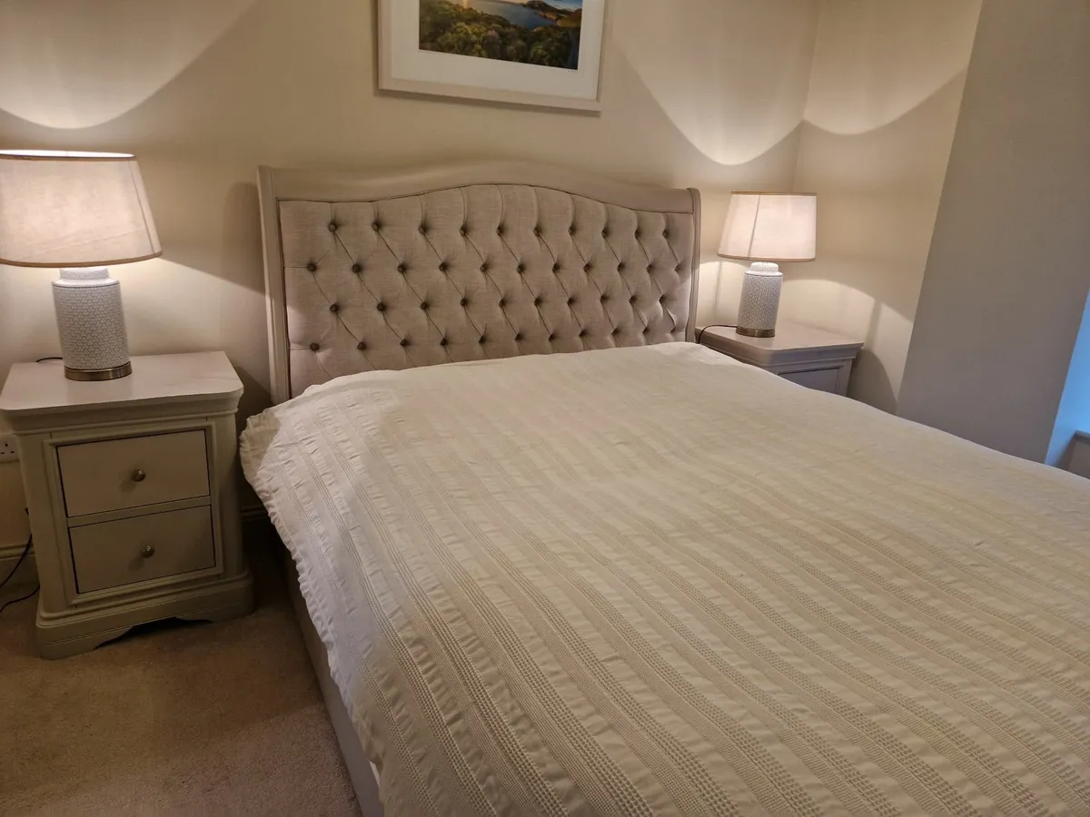 5'Mabel Bed and 2 x lockers - Image 1