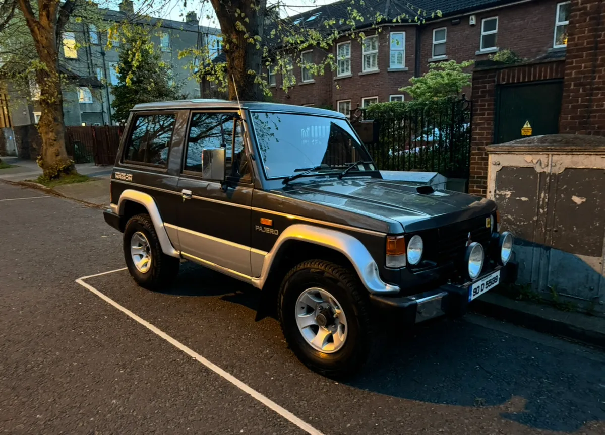 Mitsubishi Pajero Mk1 1990 - Image 1