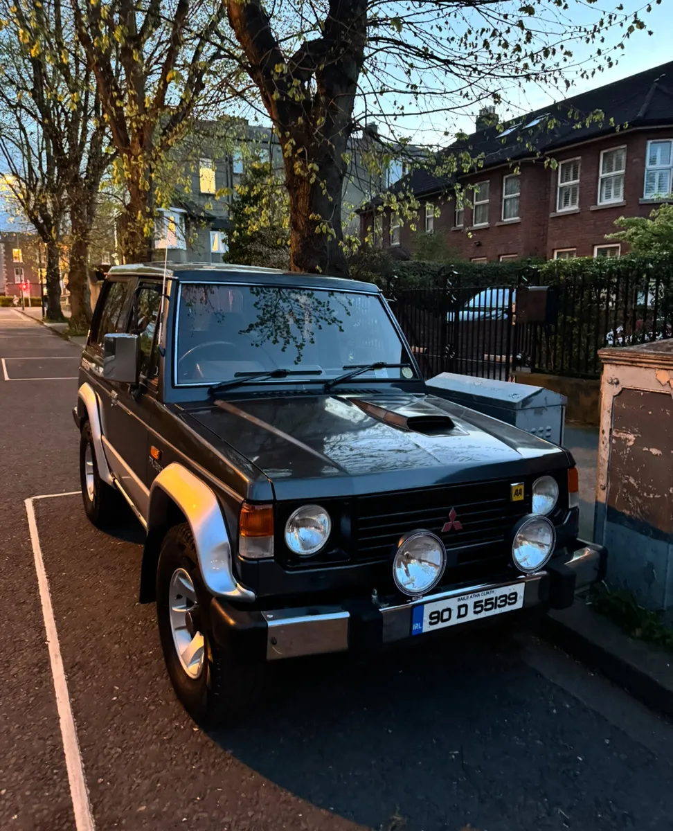 Mitsubishi Pajero Mk1 1990 - Image 2