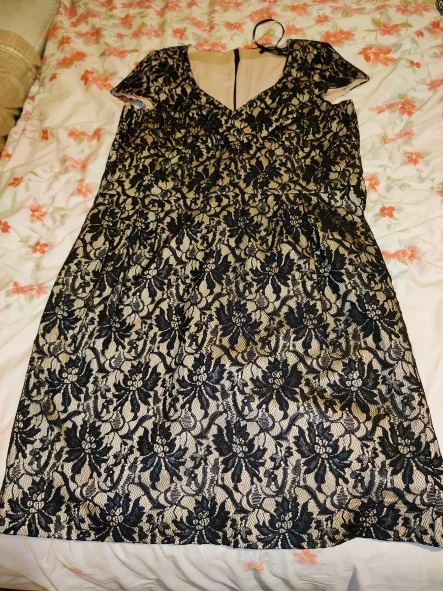 CREAMY SATIN BLACK LACE, UNWORN New Party Dress ! - Image 1
