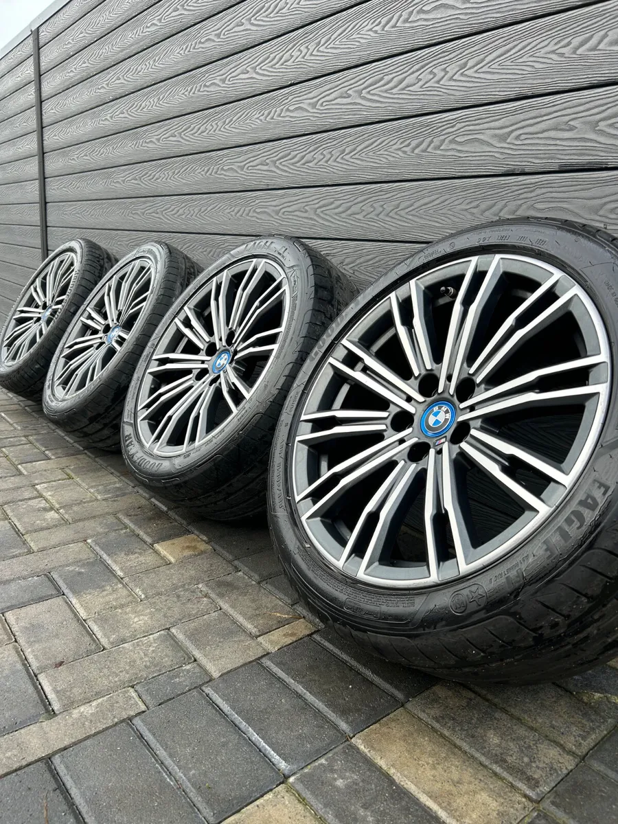 18” GENUINE BMW G20 ALLOY WHEELS & TYRES - Image 1