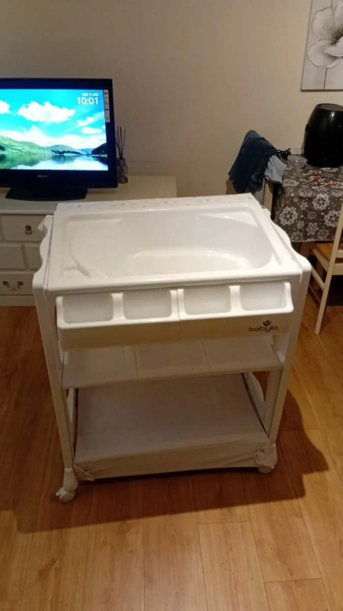 Baby changing unit - Image 1