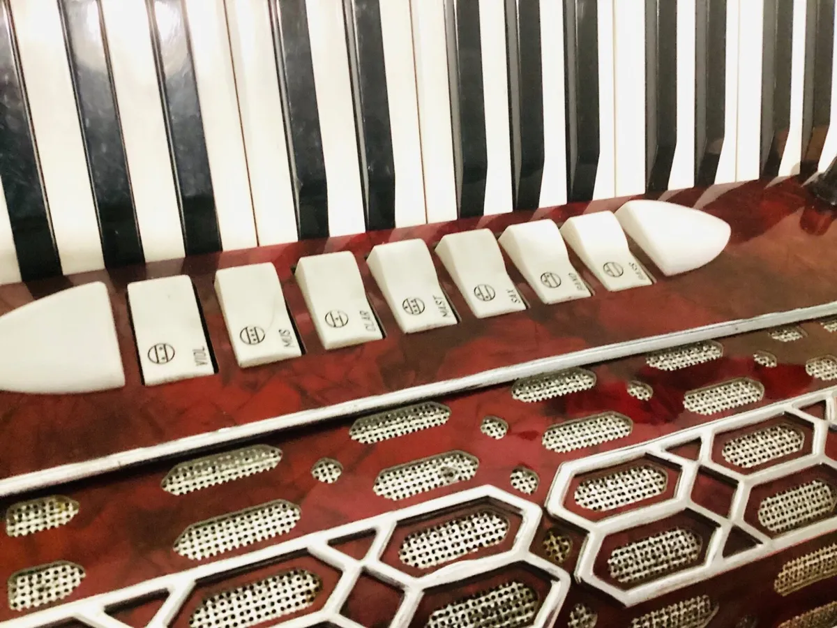 Guerrini Polka King Piano  Accordion - Image 4
