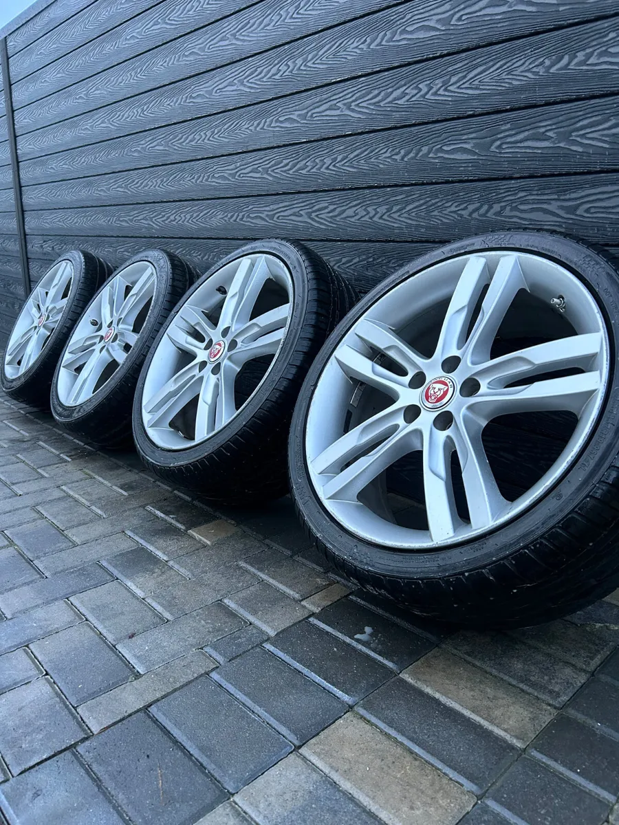 19” GENUINE JAGUAR ALLOY WHEELS & TYRES - Image 1