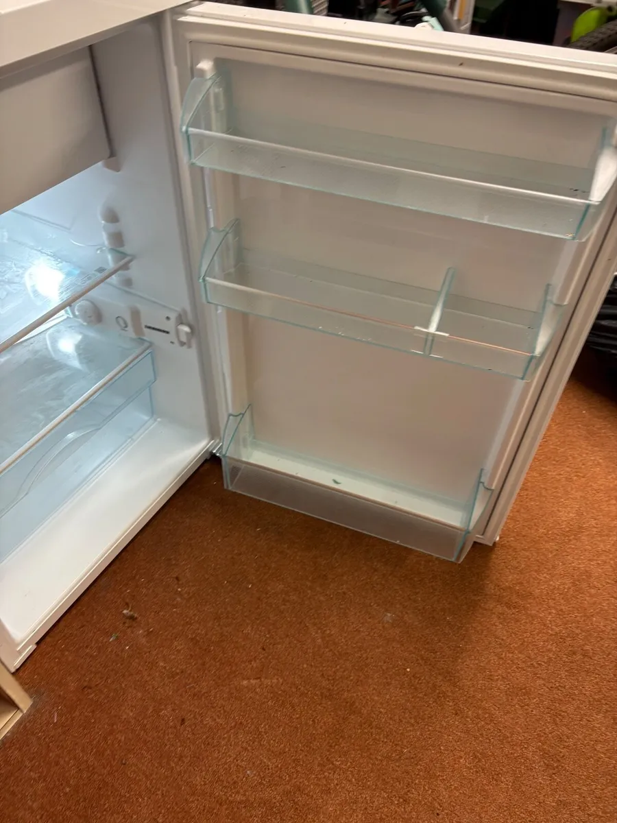 Undercounter fridge - Image 2