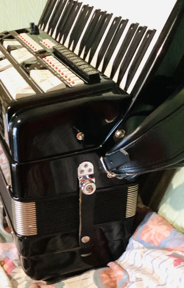 Elkavox 83 Mid Piano Accordion - Image 2
