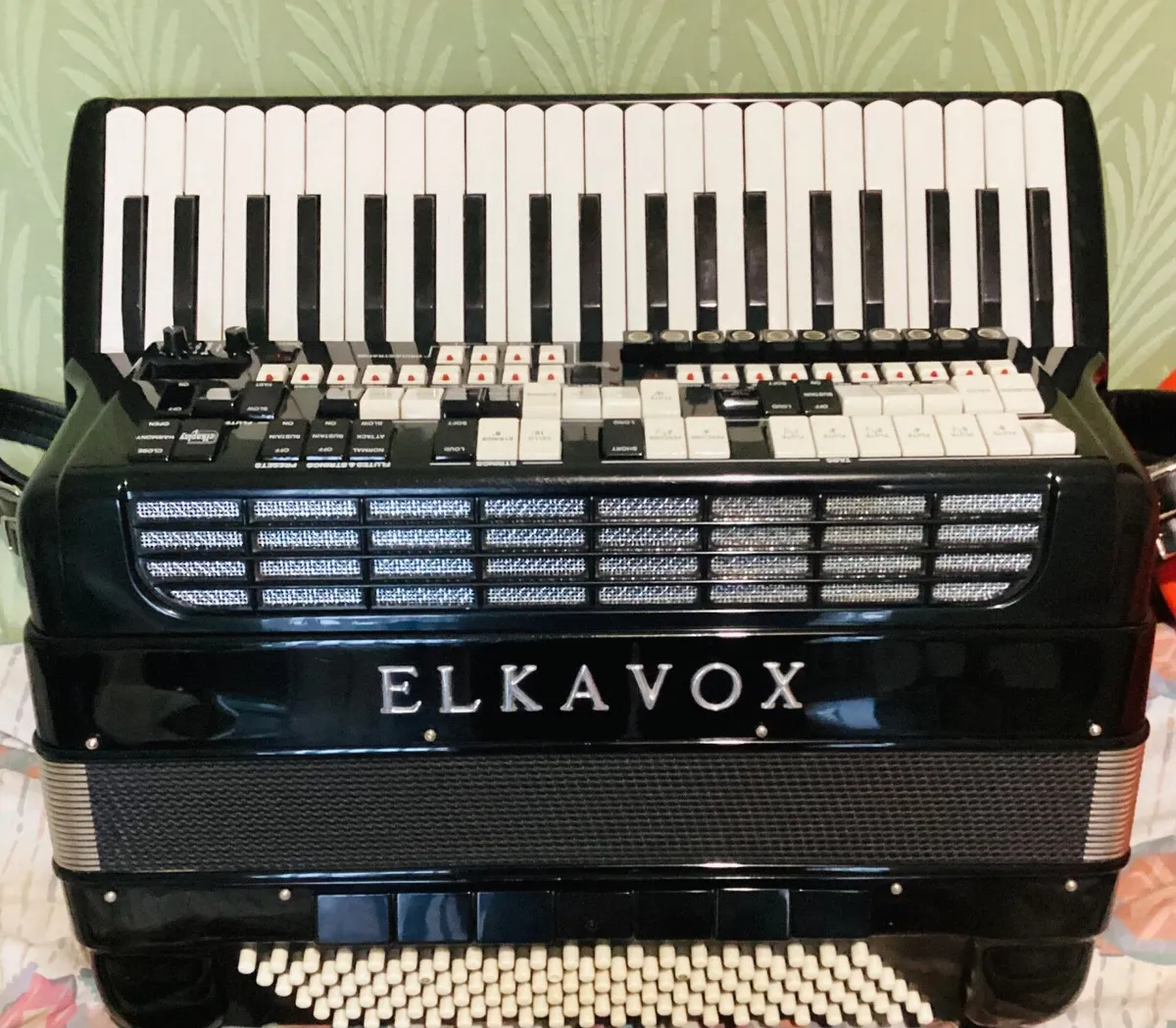 Elkavox 83 Mid Piano Accordion - Image 1