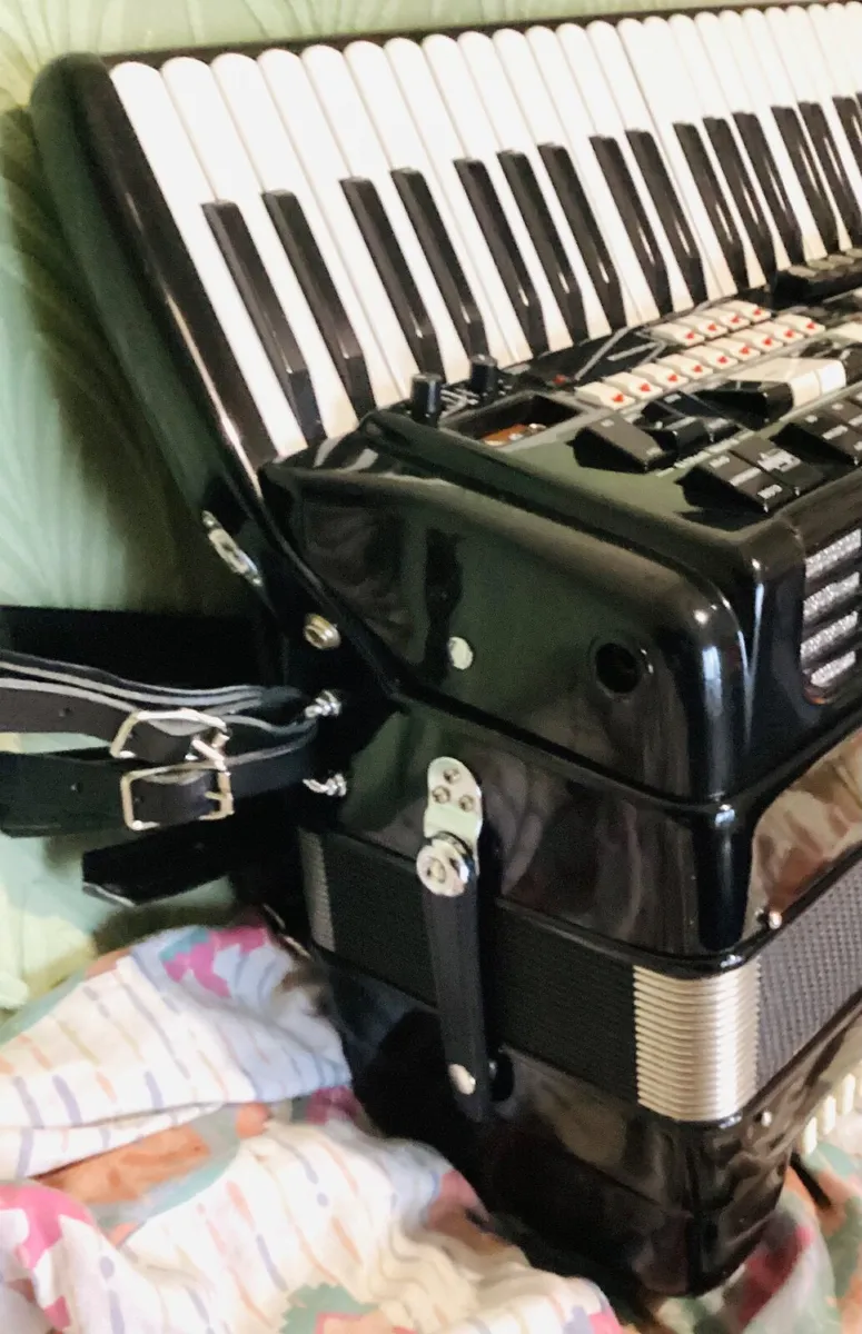 Elkavox 83 Mid Piano Accordion - Image 4