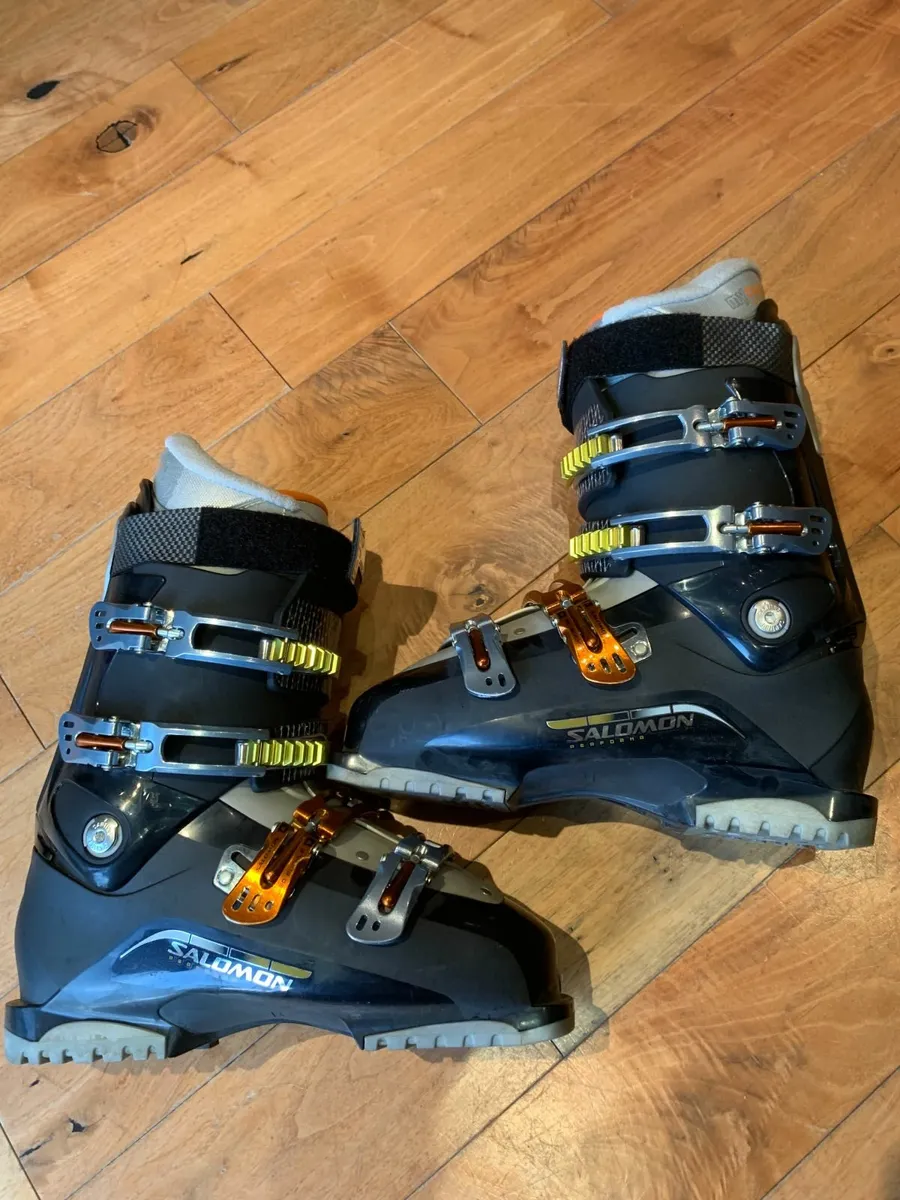 Ski boots - Image 1