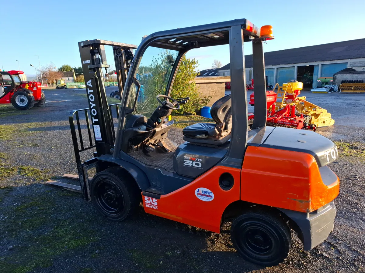 Toyota Forklift - Image 3