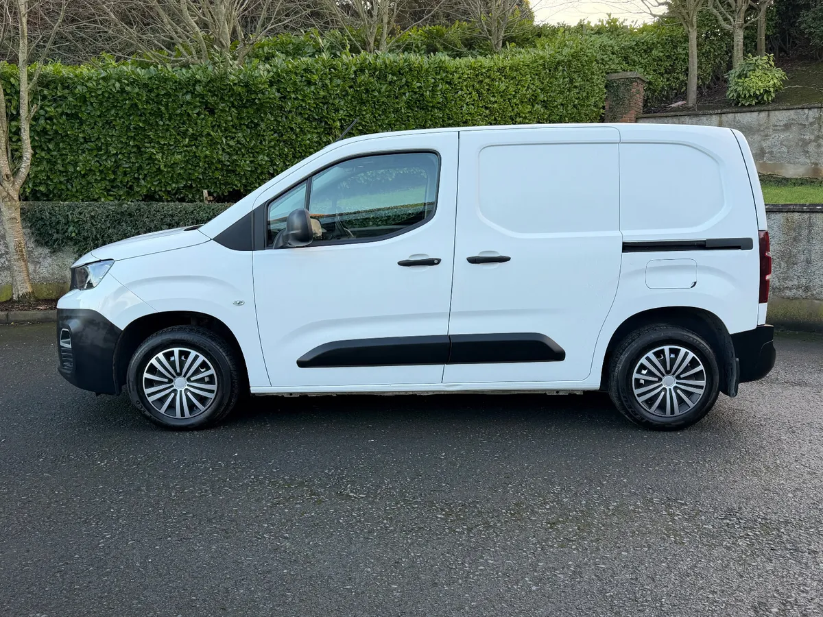 Peugeot Partner 2019 low kms €12,950 NO VAT - Image 2