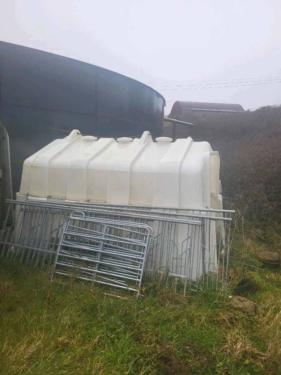Calf hutchs - Image 1
