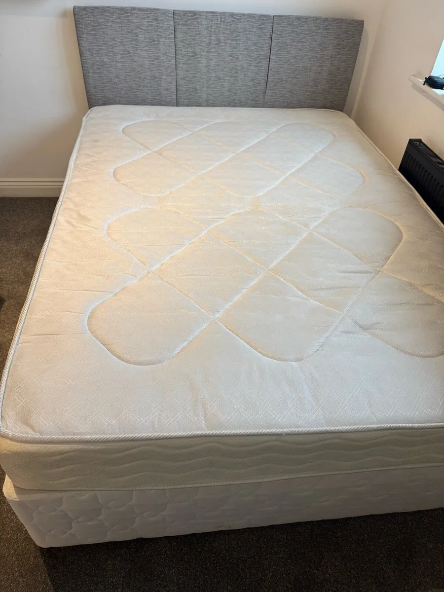 Mattress double 4ft 6 bed near new - Image 1