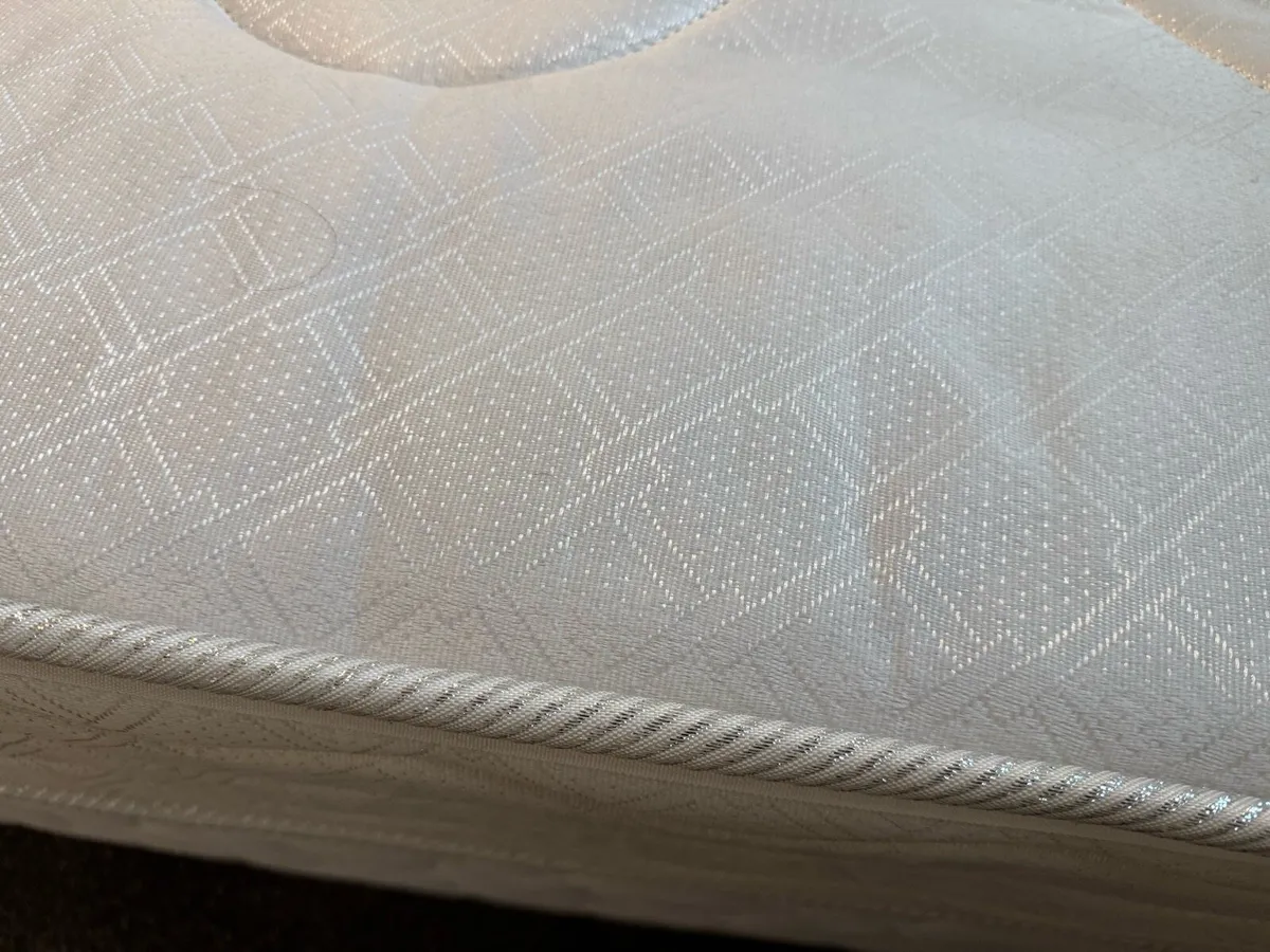 Mattress double 4ft 6 bed near new - Image 3