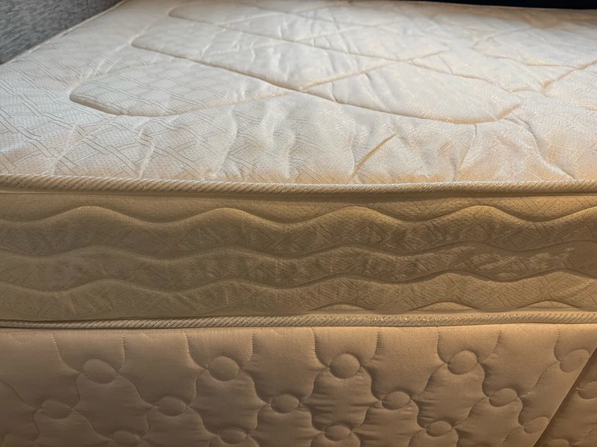 Mattress double 4ft 6 bed near new - Image 4