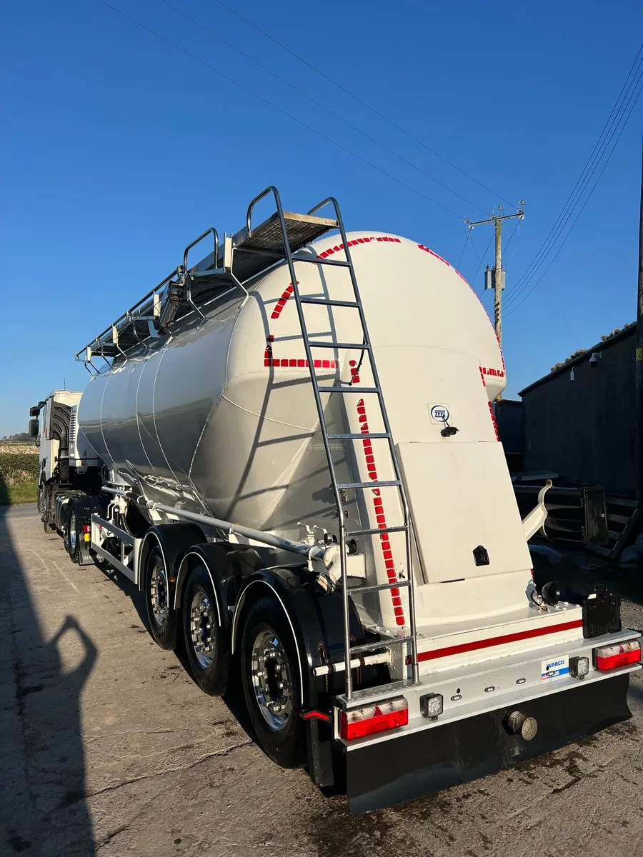 Cement tanker - Image 4