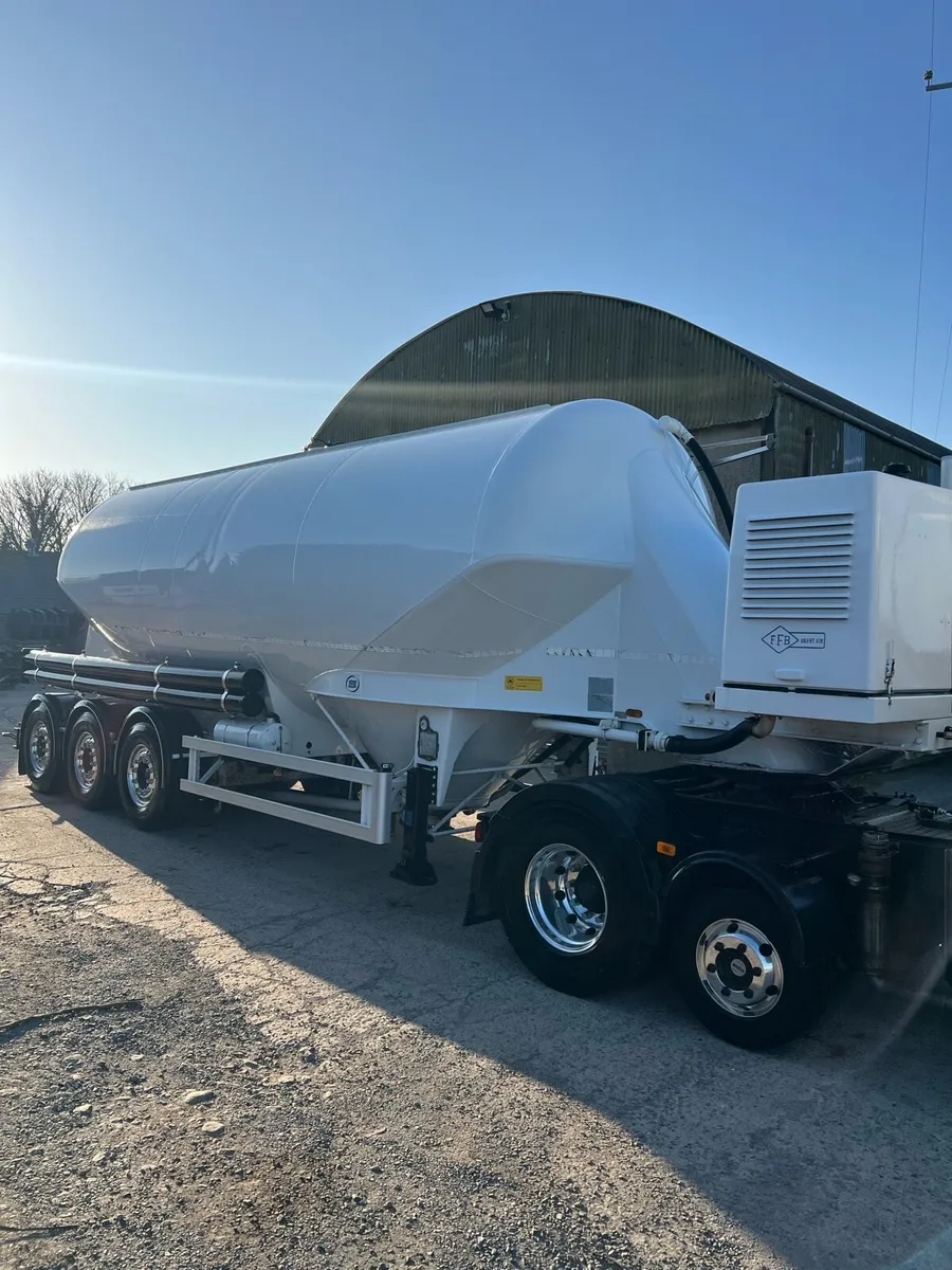 Cement tanker - Image 1