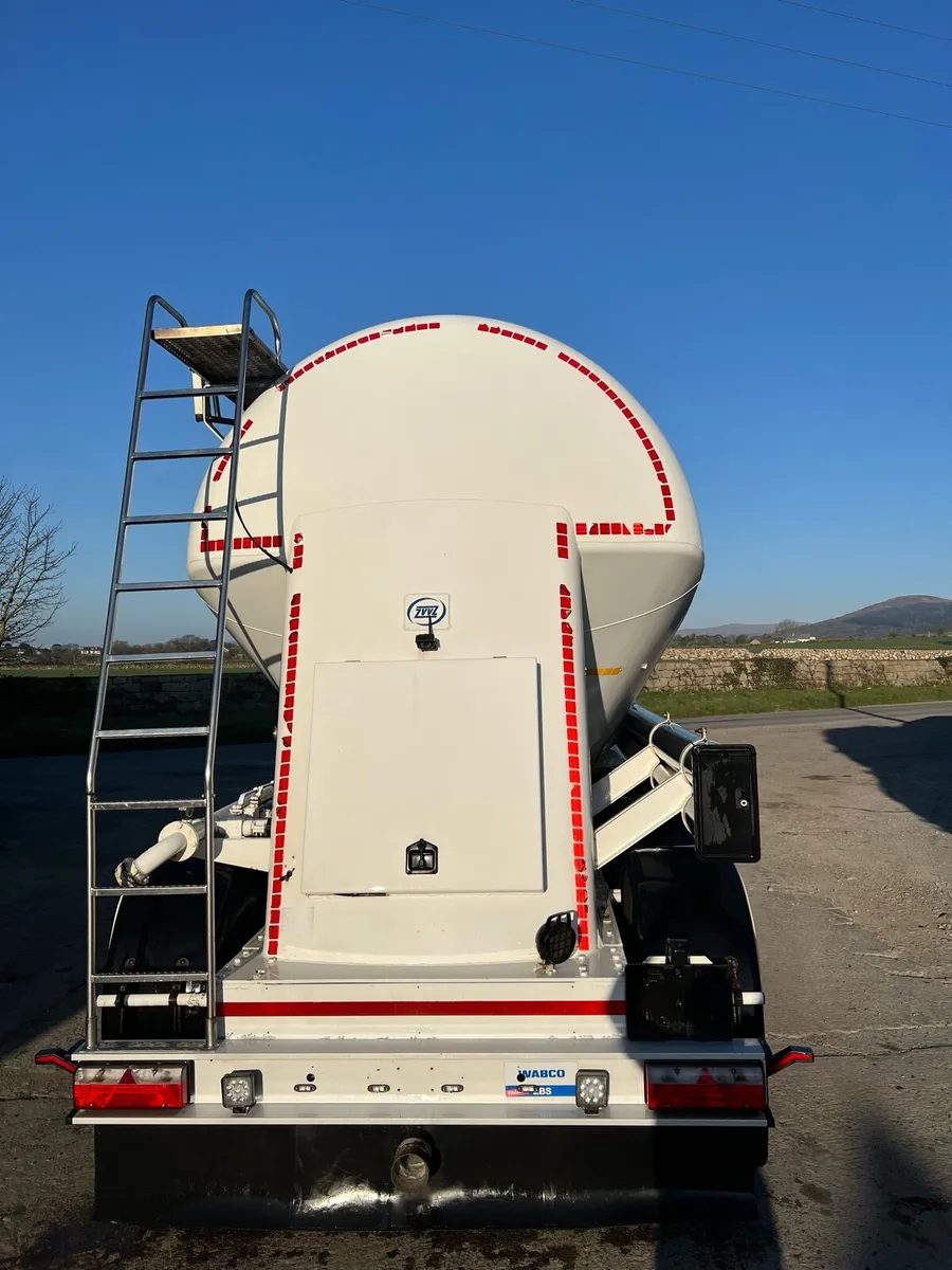 Cement tanker - Image 3