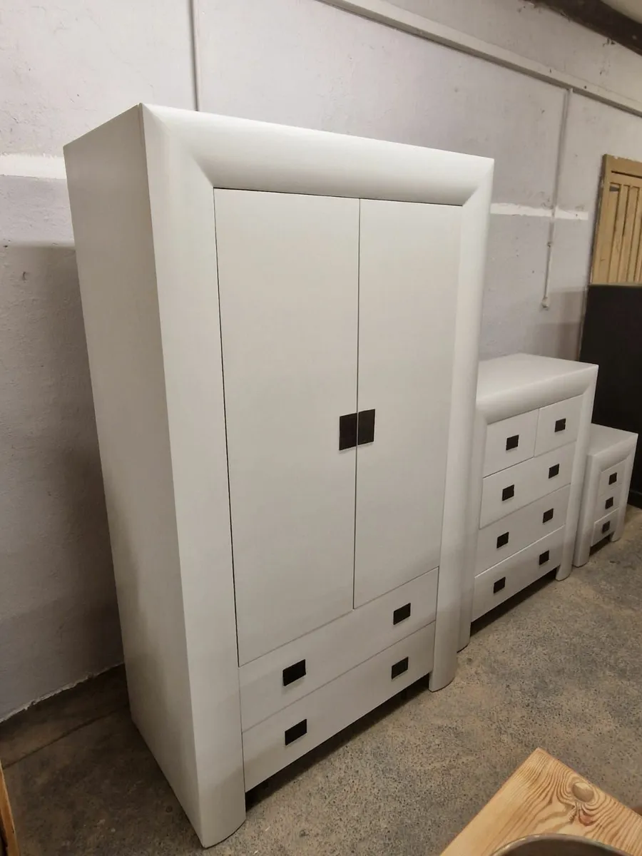 Pine bedroom set, f and b grey - Image 3