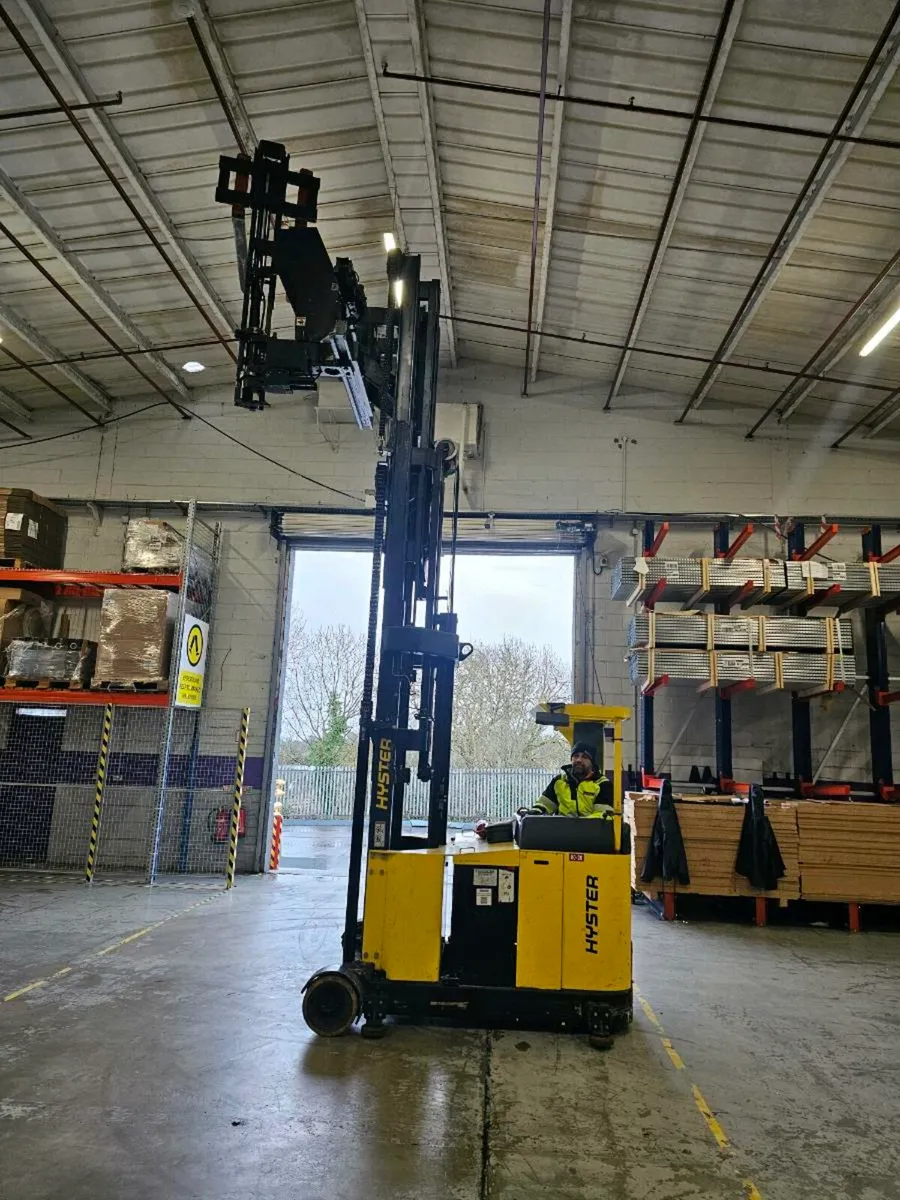 Hyster T1.2 VNA Electric Forklift - Image 1