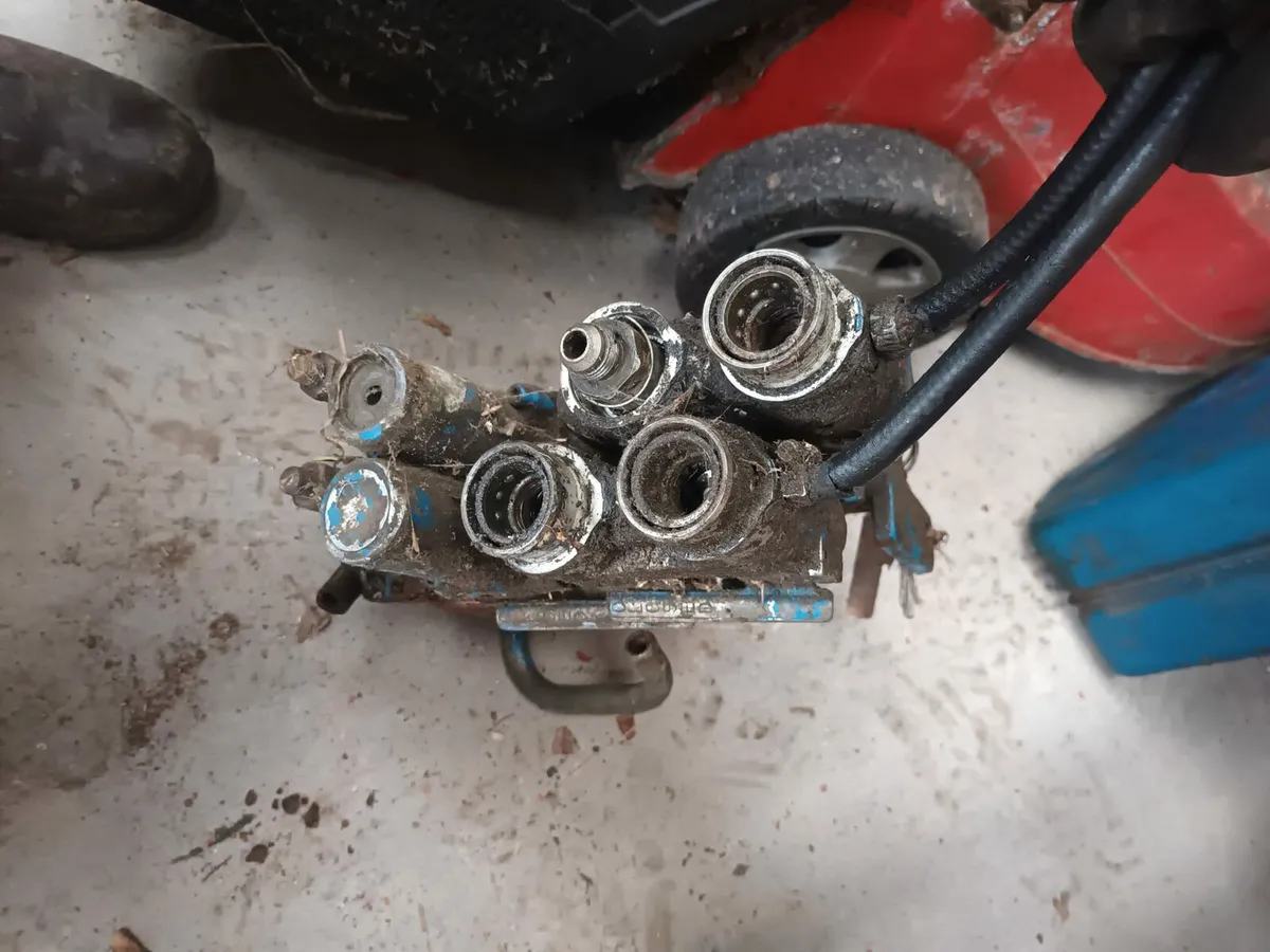 skidsteer brackets + clearout - Image 3