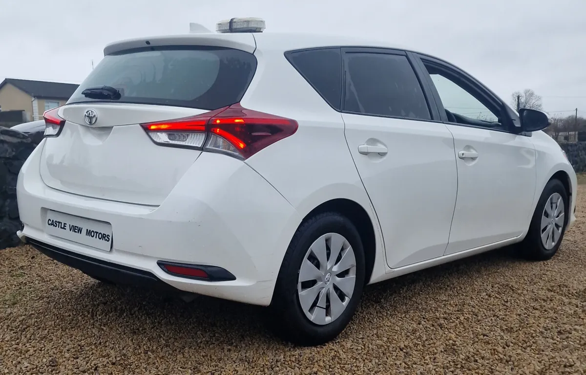 19 Toyota Auris Commercial Mint - Image 3