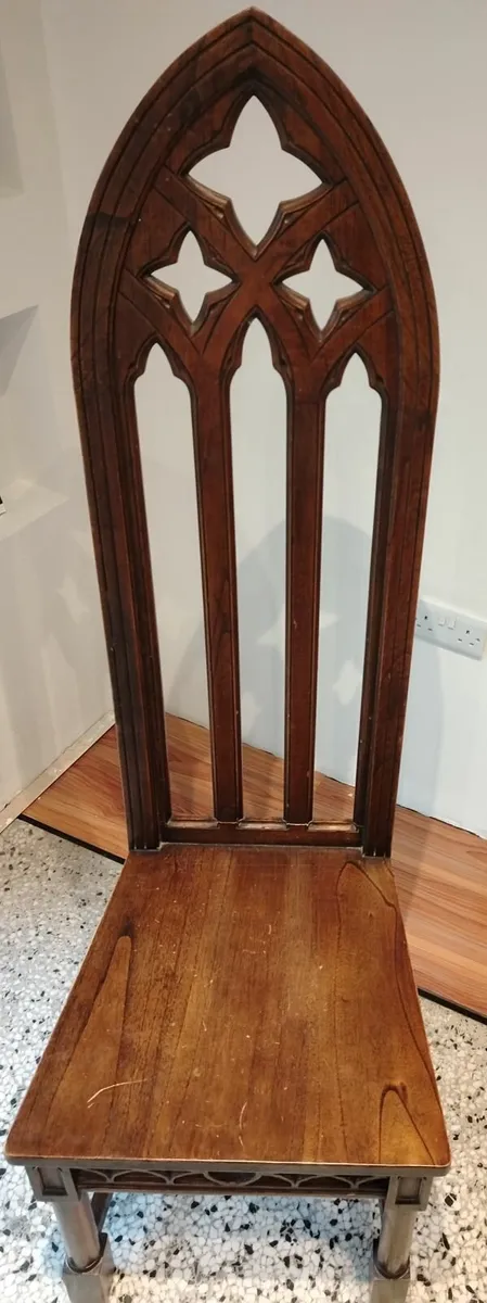 6  dinning chairs and table - Image 2