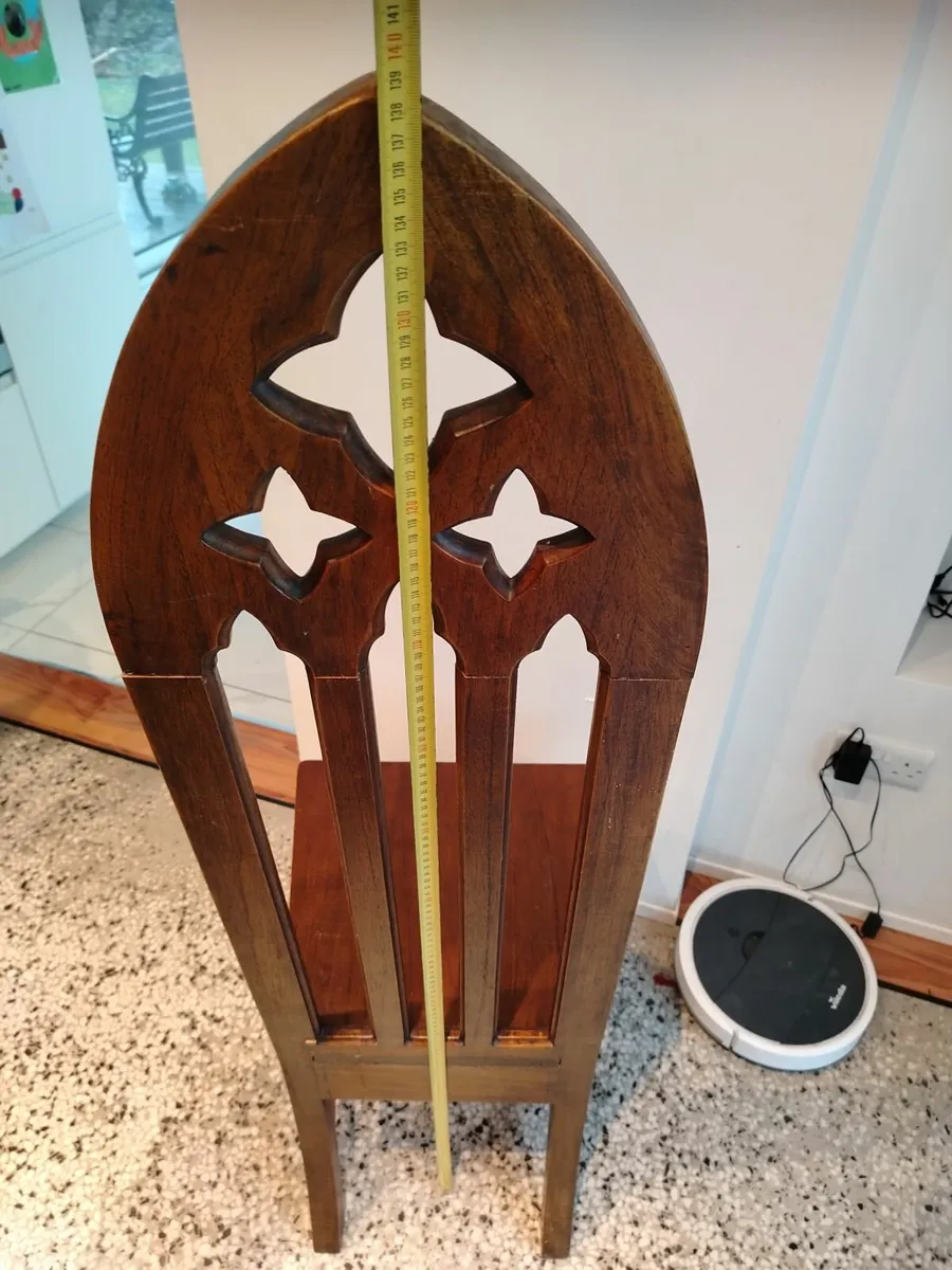 6  dinning chairs and table - Image 3