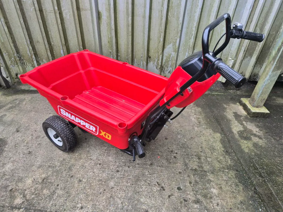 Snapper ESXDUC82 Wheelbarrow - Image 2