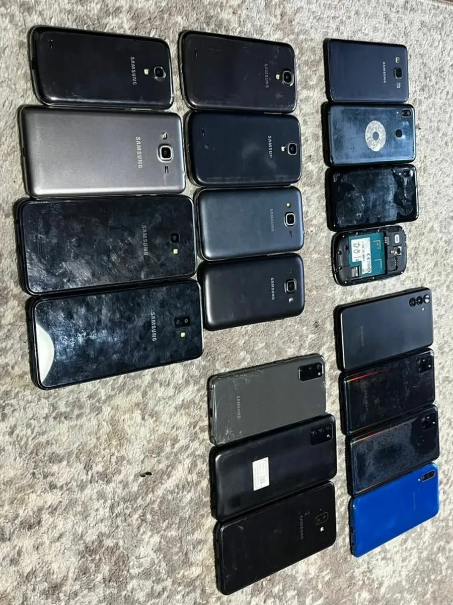 JOBLOT of phones for repair or parts - Image 2