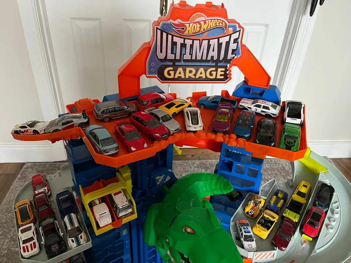 Set of Toy Car Parking Garages - Image 2