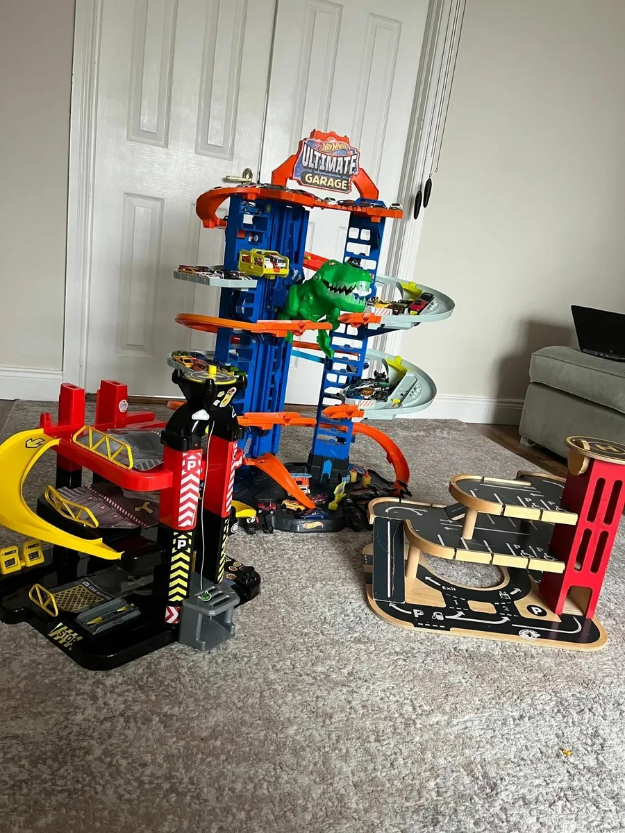 Set of Toy Car Parking Garages - Image 4