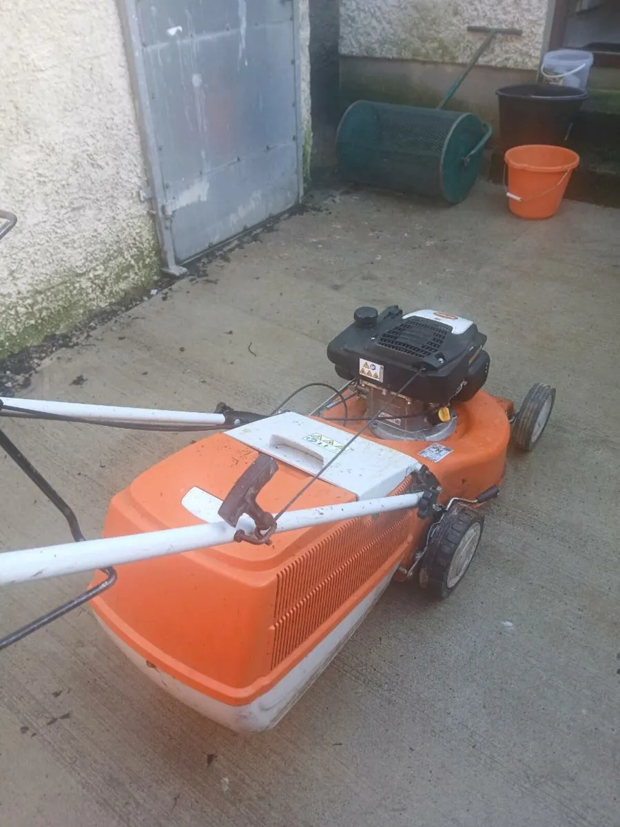 Lawn mower - Image 1