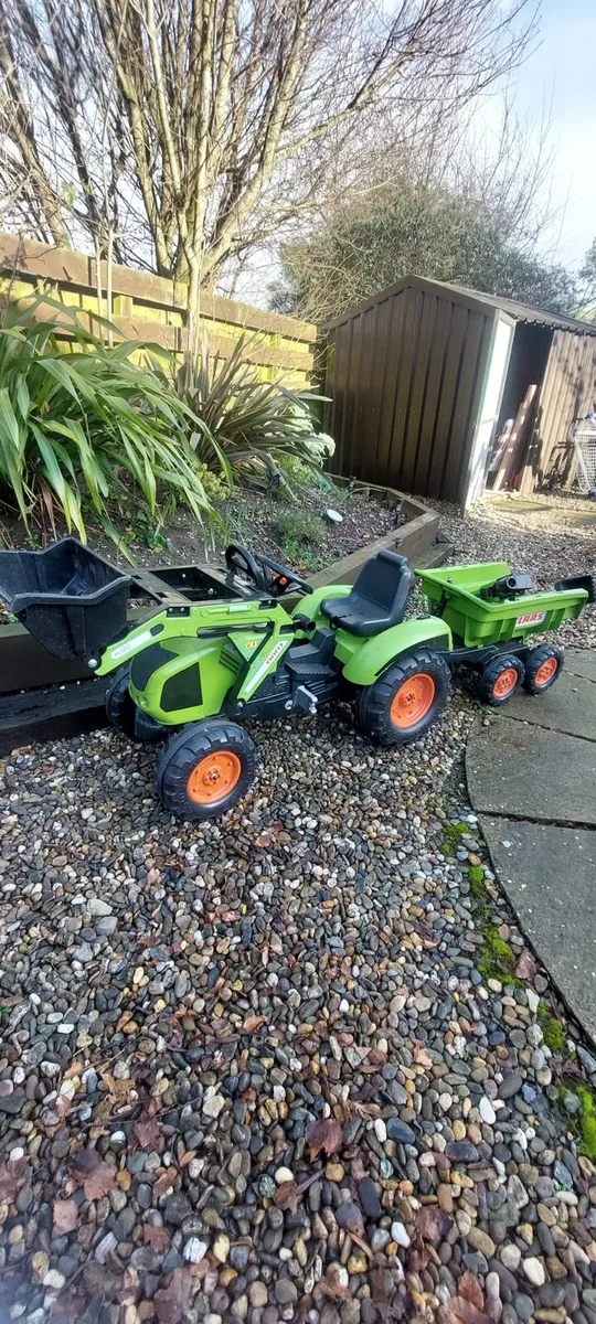 Toy tractor