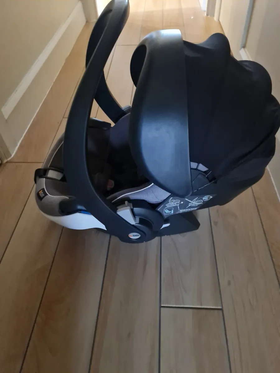 Free baby car seat and base - Image 1