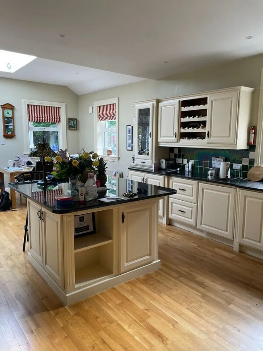 Solid Wood Kitchen & Granite Worktop - Image 3