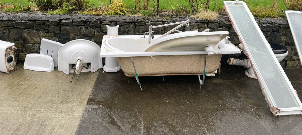 Bathroom set - Image 1