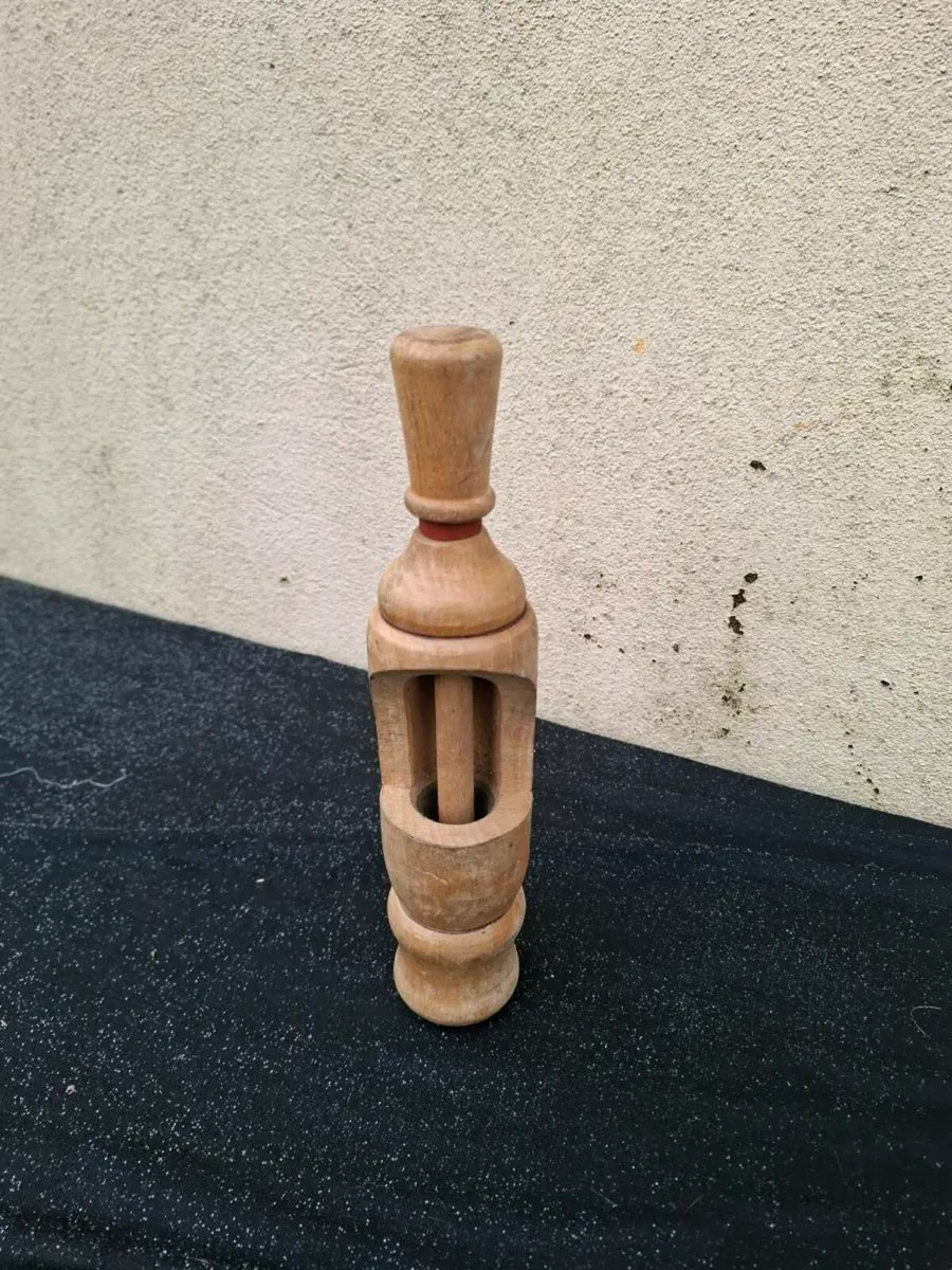 Wood cork bottle press