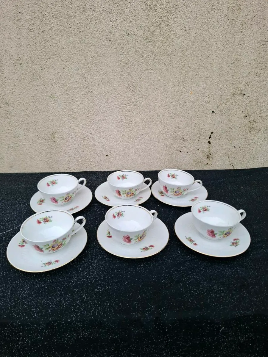 6 bouquet china tea cups and saucers - Image 2