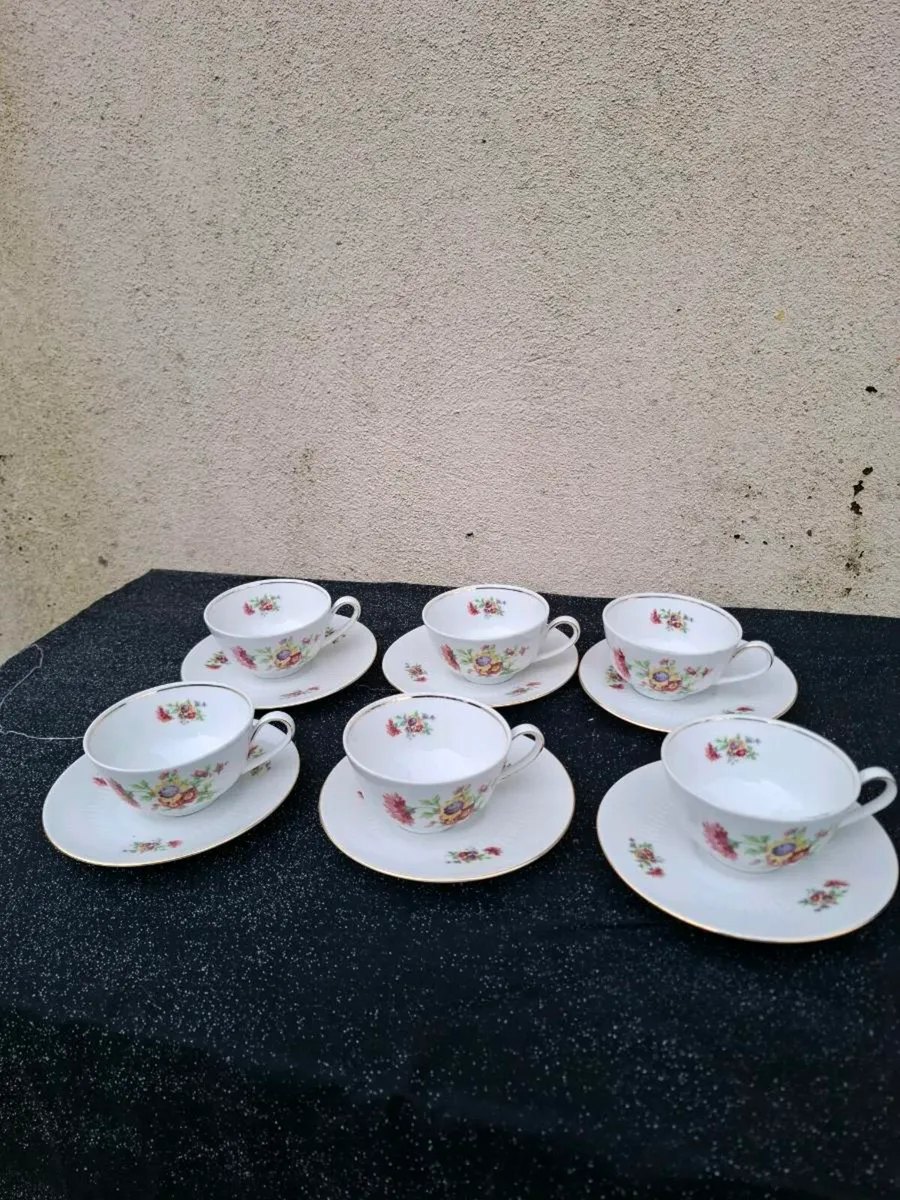 6 bouquet china tea cups and saucers - Image 1