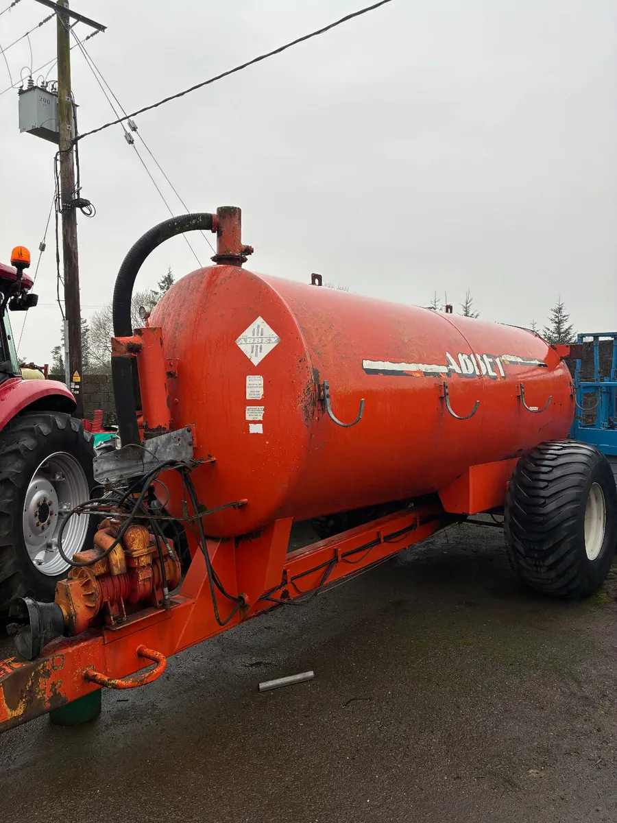 Abbey 1600 Gallon Tanker - Image 1