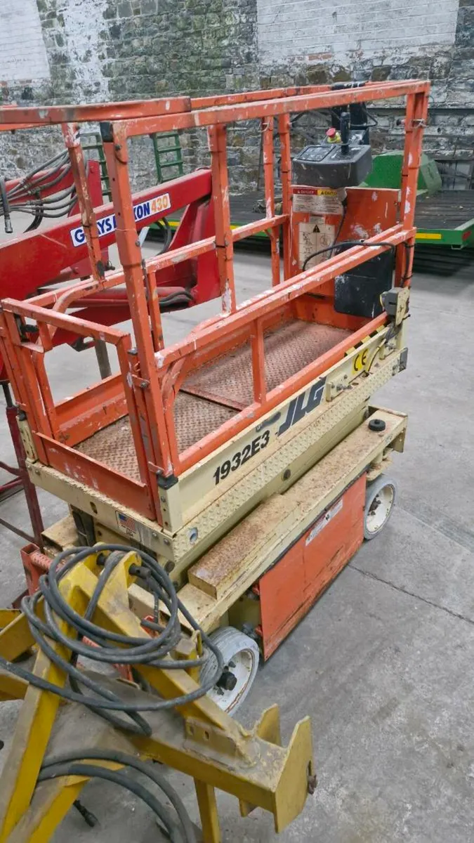 Jlg  sissors lift - Image 3