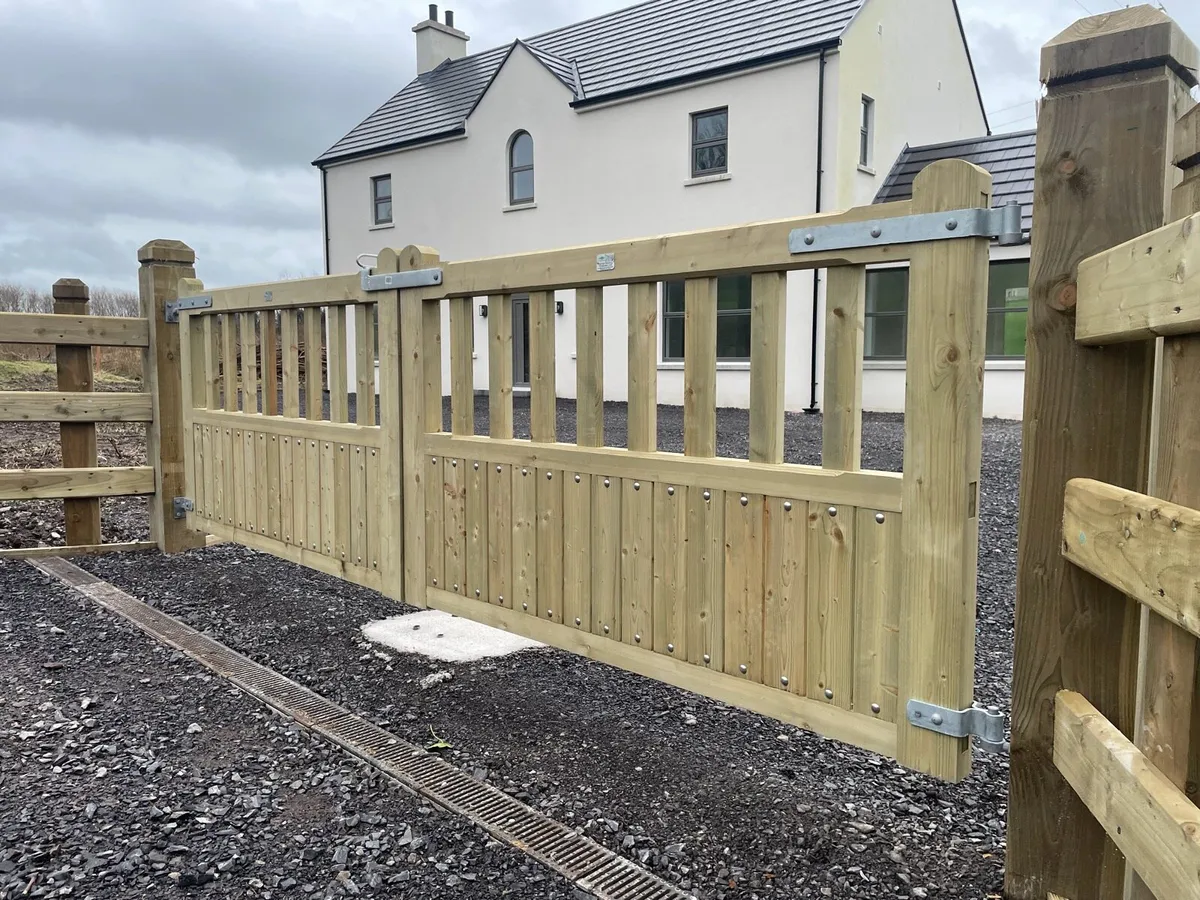Wooden gates - Image 2