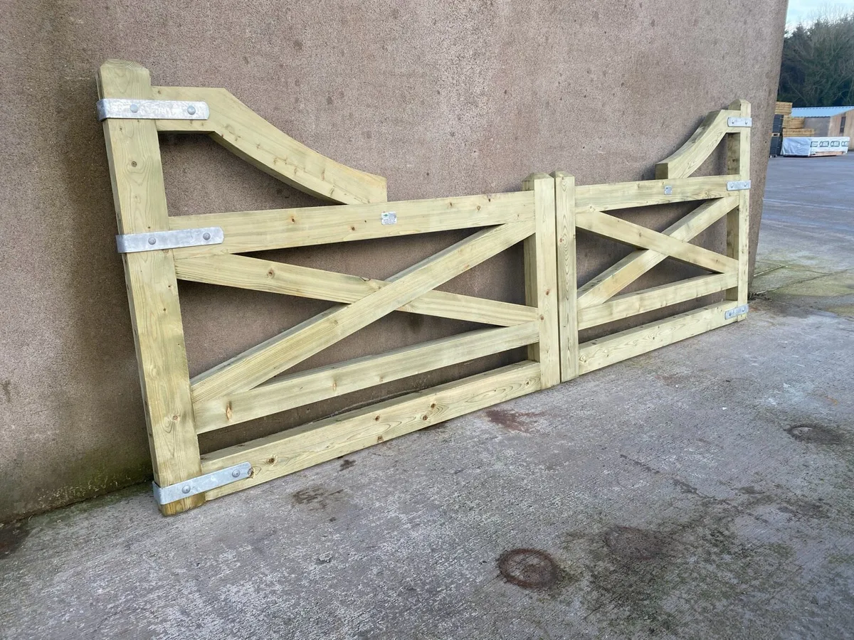 Wooden gates - Image 3