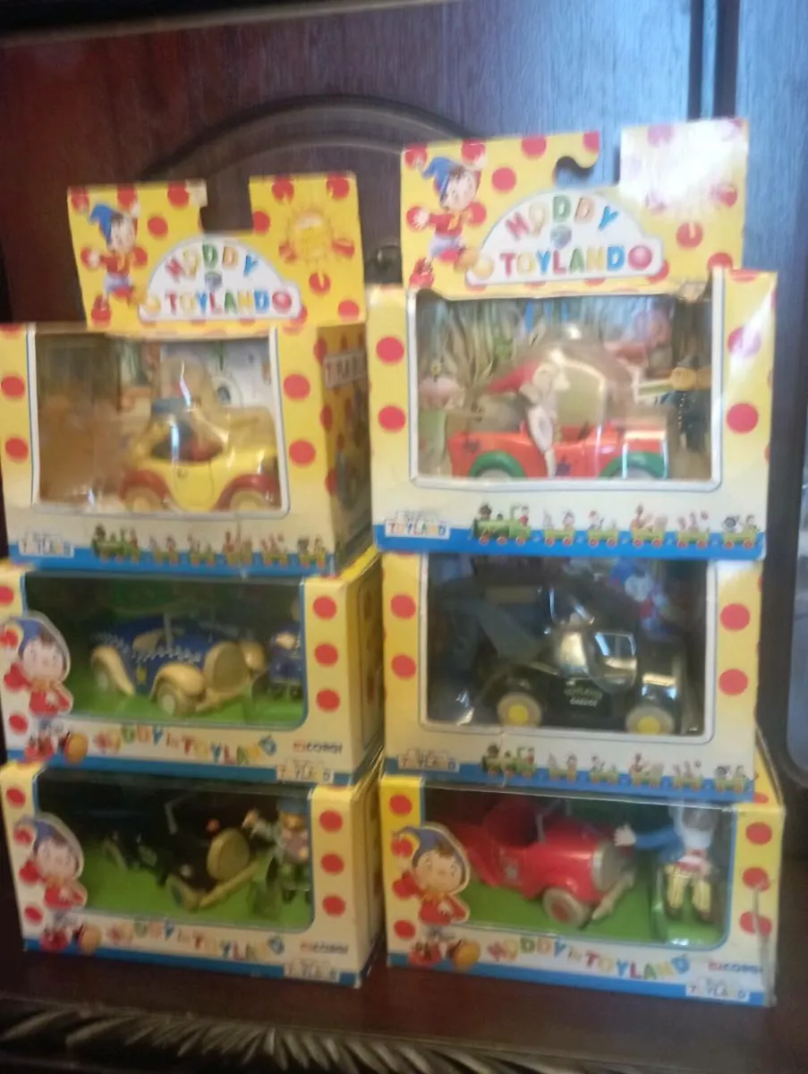 VINTAGE NODDY TOYLAND CAR  COLLECTION OF  6 CARS - Image 1