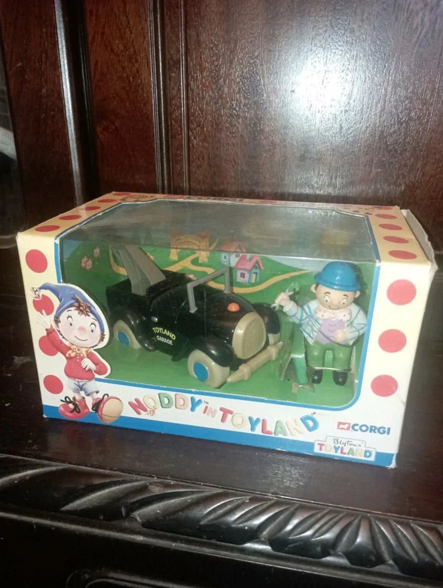 VINTAGE NODDY TOYLAND CAR  COLLECTION OF  6 CARS - Image 4