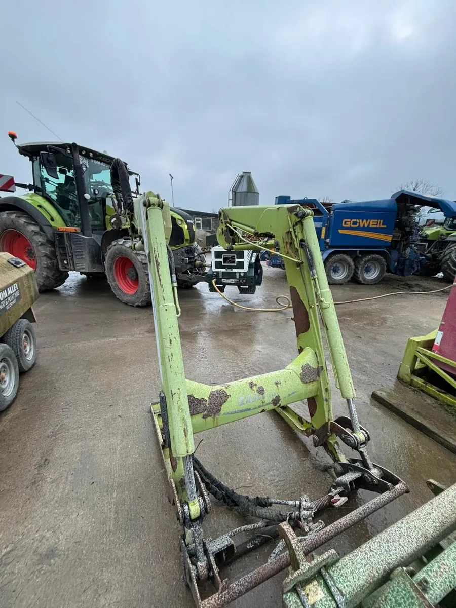 CLAAS Axos 2015 Tractor - Image 3