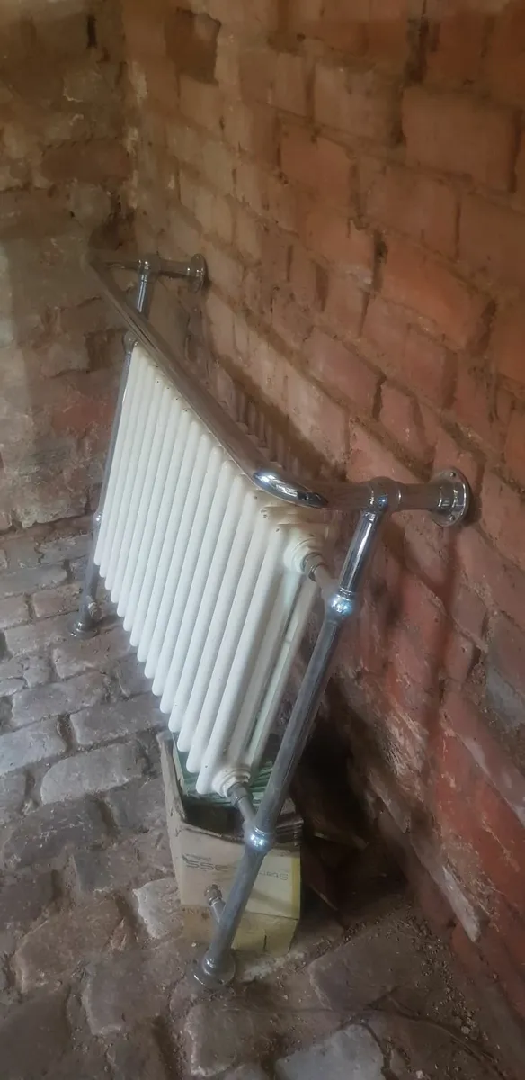 Cast iron radiator - Image 1