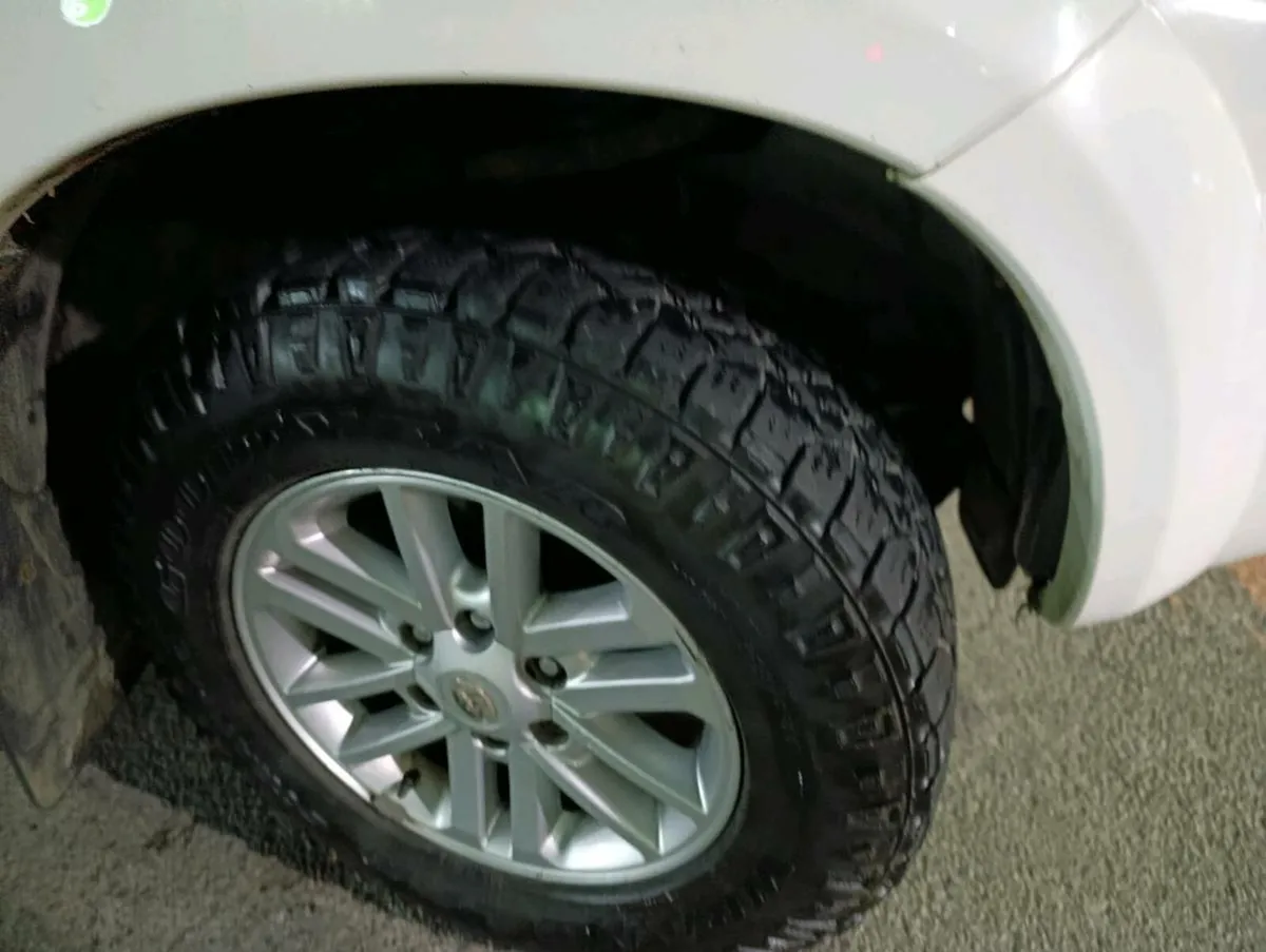 Toyota hilux - Image 4