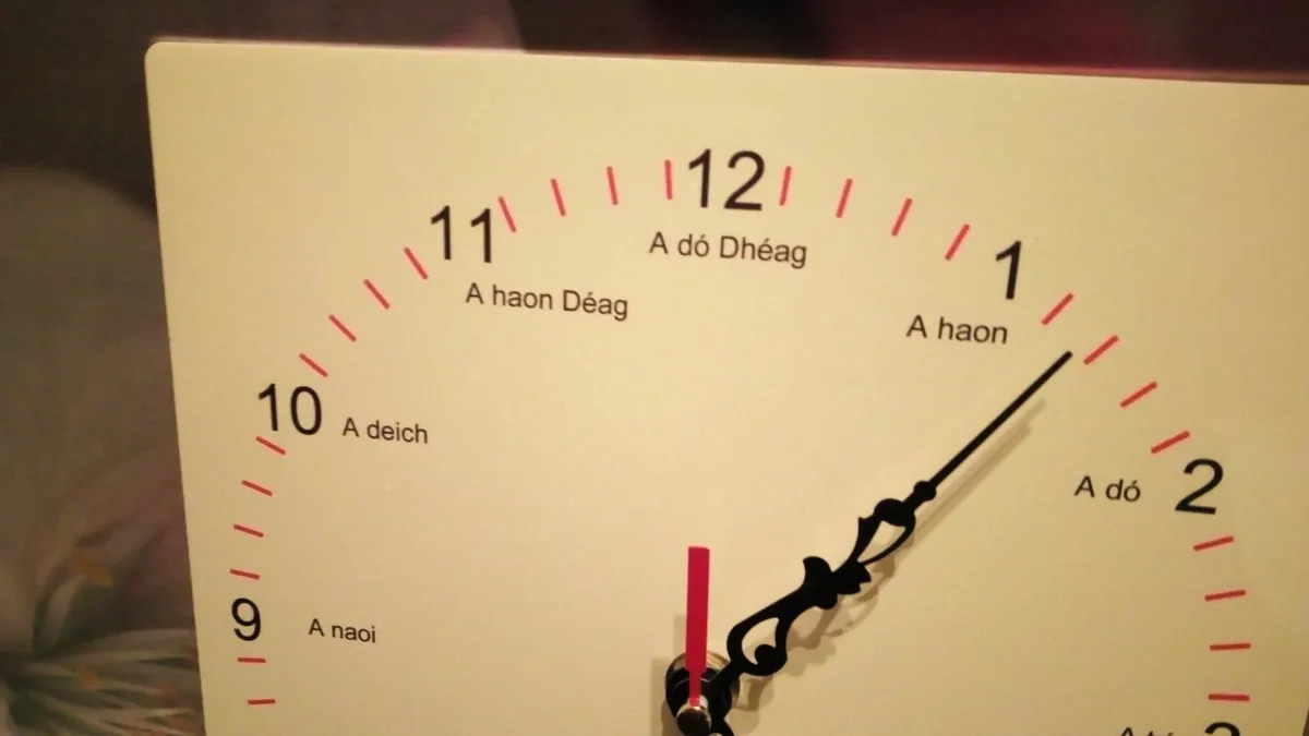 Guinness Irish language novelty wall clock - Image 3